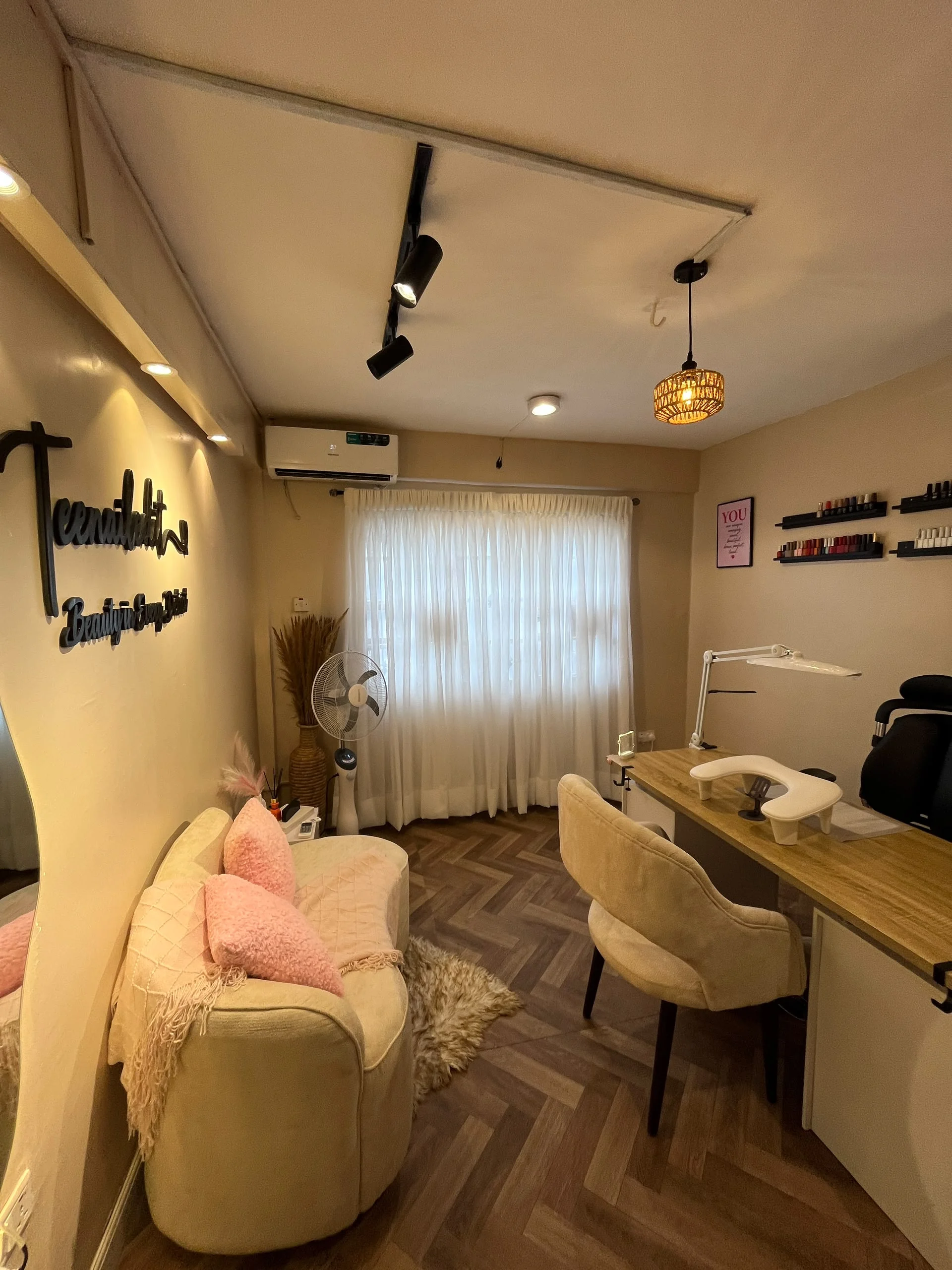 The Teenailedit studio — workstation, lounge and soft lighting